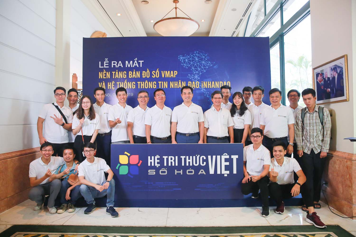 Phó Giám đốc Phạm Bảo Sơn, Trưởng ban Khoa học và Công nghệ Vũ Văn Tích cùng các nhà khoa học đến từ Trường ĐH Công nghệ tham gia xây dựng và phát triển Vmap